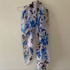 Vince Camuto silky scarf
